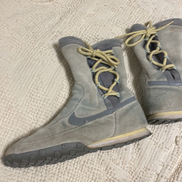 NIKE Sakami Sneaker Boot Light Blue Yellow Side Lace Up Boot 5.5 Youth Shoe - Picture 2 of 11